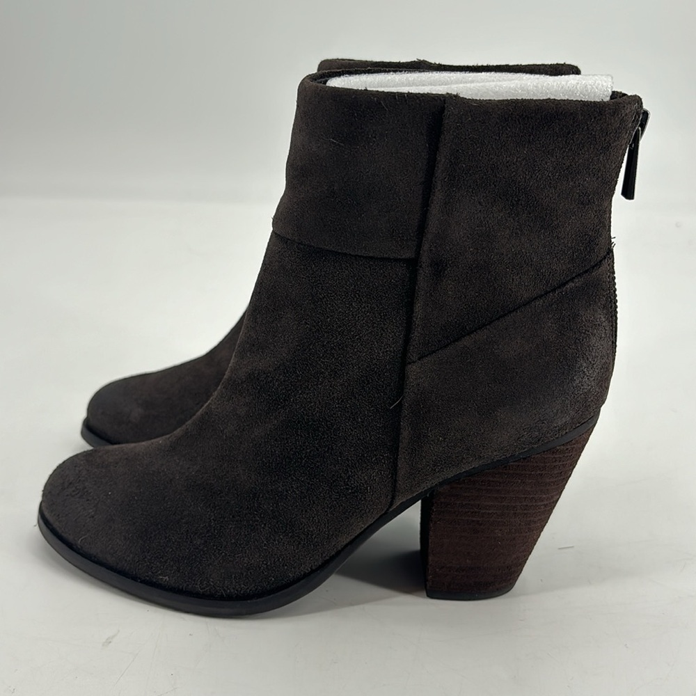 UEC Arturo Chiang brown/ green suede heeled booties with box worn once - Picture 6 of 9